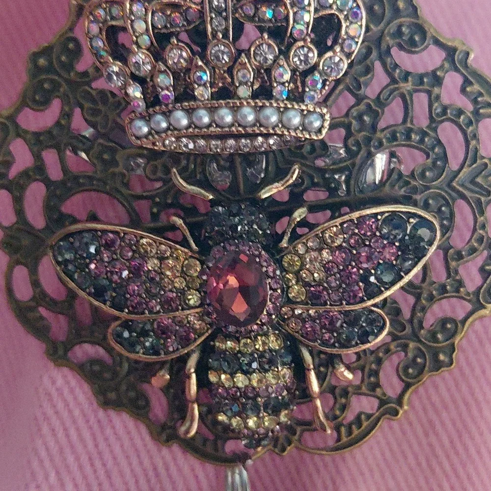Artisan QUEEN BEE Brooch - Picture 2 of 6